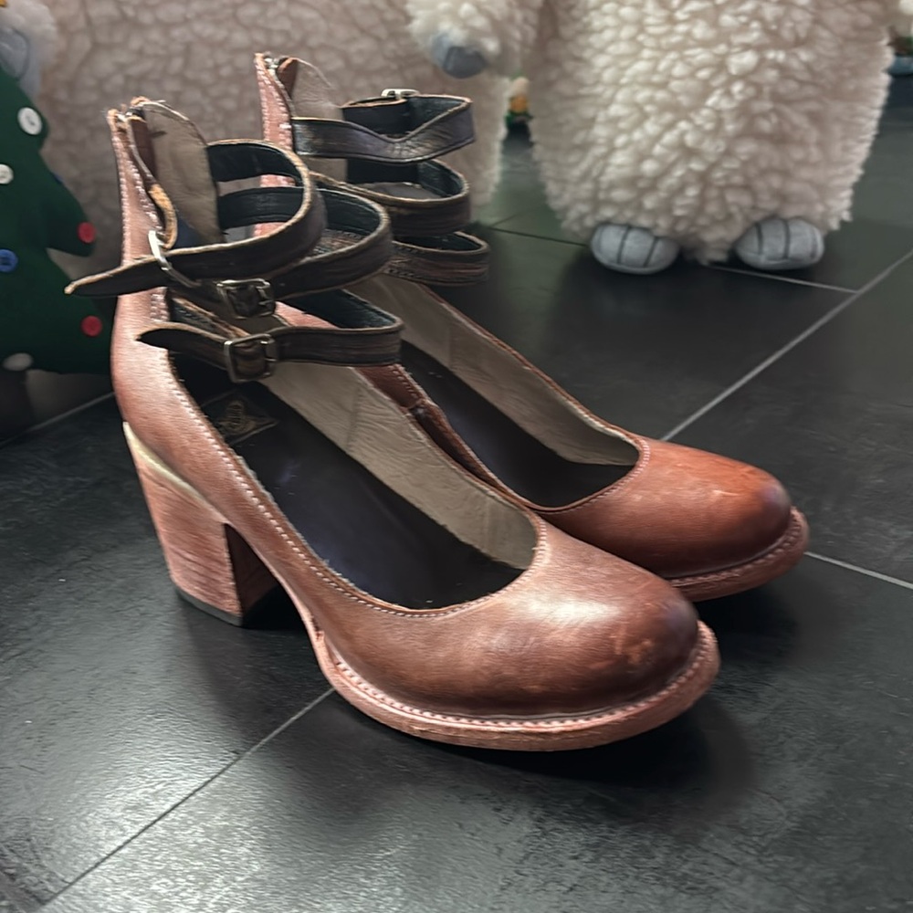 🕊️ FreeBird Randi Heels 🕊️ 🌟 Great for Any Outfit 🌟